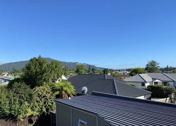Holiday home Spacious Retreat With Mountain View Rotorua
