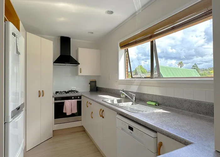 Spacious Retreat With Mountain View Holiday home