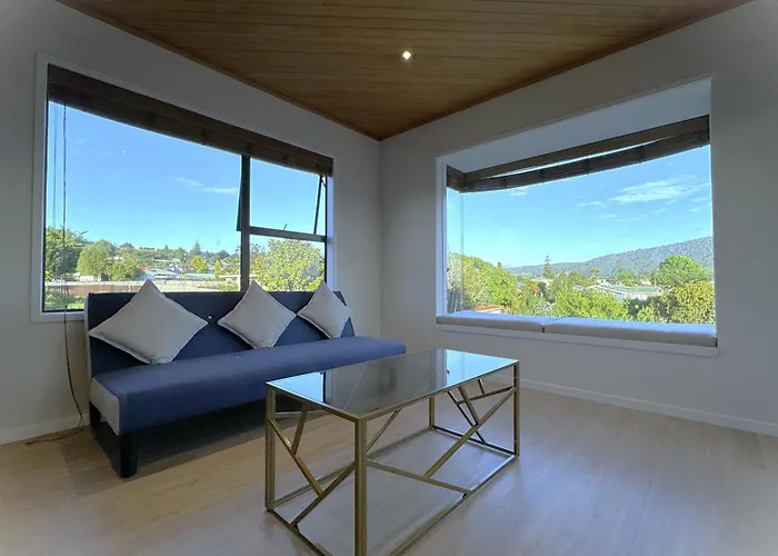 Spacious Retreat With Mountain View Holiday home Rotorua