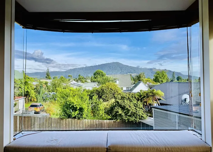 Holiday home Spacious Retreat With Mountain View *