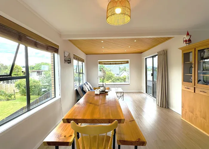 Spacious Retreat With Mountain View *