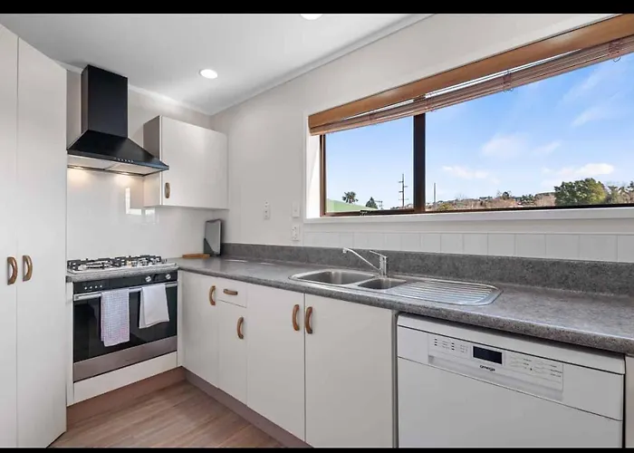 Spacious Retreat With Mountain View Holiday home