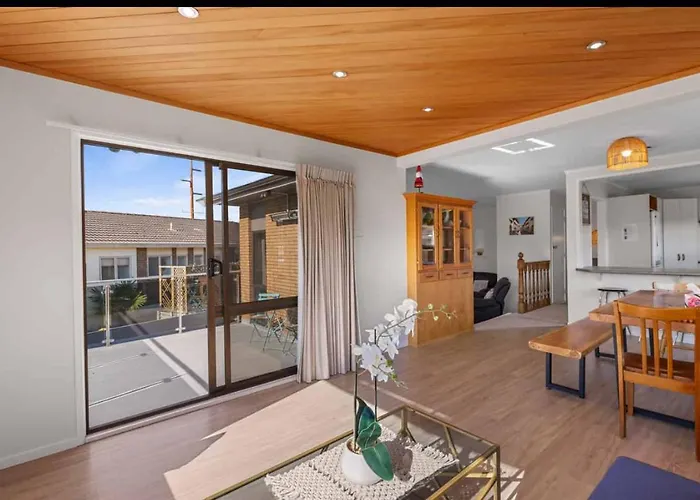 Spacious Retreat With Mountain View Holiday home